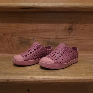 Native Kids Mauve Slip-On Sneakers